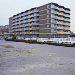 Huisvesting ten behoeve van ouderen aan de Europassage in de woonwijk Oosterwijk. Situatie 1976. (foto N. Rozemeijer)