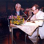 Radioprogramma van de TROS op 1 oktober 1979, opgenomen in het gemeenschapscentrum De Jansheeren aan de Kerkweg. Burgemeester J.H. Kok wordt hier geinterviewd door een medewerken van TROS radio. (foto N. Rozemeijer)